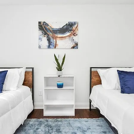 Hidden Gem Safari Home W/ Backyard Near Midtown